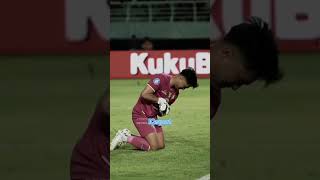 Dislokasi bahu ernando ari kiper timnas indonesia [upl. by Firehs68]