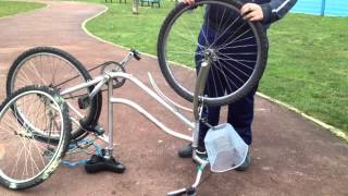 Changer une roue de vélo  Réparer velo simplement [upl. by Graf]