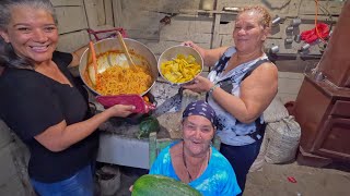 cocinando en el campo Espagueti con albóndigas en fogón en casa de Amantina [upl. by Mccowyn]