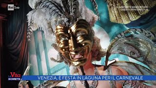 Venezia è festa in laguna per il carnevale  La vita in diretta 18022022 [upl. by Elleinet326]