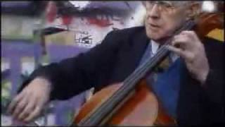 Rostropovich suona davanti alla caduta del muro di berlino [upl. by Selig]