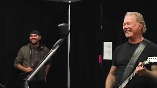 JAMES HETFIELD LAUGHS AT LARS ULRICH STRUGGLING TO PLAY AN EASY DRUM FILL [upl. by Nadab763]