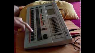 Roland TR 707 programming a simple pattern [upl. by Stanley]