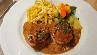 Tournedos vom Schweinefilet an CognacPfefferrahmsauce mit Spätzle und glaciertem Gemüse [upl. by Novy]