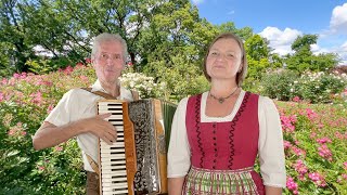 Wenn in Tirol die roten Rosen blühen von Rita und Gottfried am Akkordeon [upl. by Ahsikyw980]