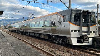 JR四国8000系 リニューアル車amp8000系アンパンマン列車高速通過。 [upl. by Aiyot]