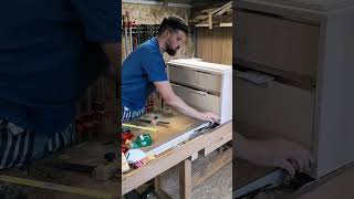 Schubladenfront befestigen bei Waschtischunterschrank woodworking wood diy handwerk motivation [upl. by Ahsenav]