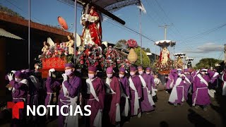 Multitudinarias procesiones por Viernes Santo en El Salvador  Noticias Telemundo [upl. by Eirrok]