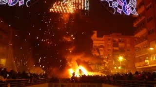 Fallas 2016  Cremà Falla LAntiga de Campanar [upl. by Litsyrk]