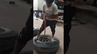 ट्यूबलेस टायर फिइटिंग tubeless tyre fitting kaise karen 😟 [upl. by Whatley]