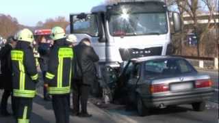 Frontal gegen MilchLkw 79Jährige stirbt [upl. by Neelrad]