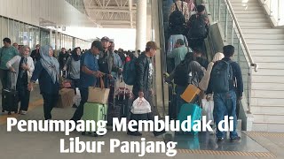 Sampai Teras Depan Stasiun Kereta Cepat Whoosh Padalarang Penumpang Membludak di Libur Panjang [upl. by Anowahs864]