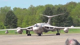 🇬🇧 British Victor VBomber Jet Sounding Great During High Speed Run [upl. by Berl]