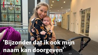 Mila Julie de eerste baby in Zeist met de achternaam van beide ouders  RTV Utrecht [upl. by Alet994]