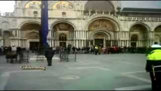 Ammaina Bandiera in Piazza San MarcoVenezia [upl. by Beesley]