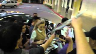 Rami Malek and Portia Doubleday get mobbed by fans at the Mr Robot at SAG Foundation Actors Center [upl. by Colline]