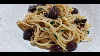 Spaghetti Olive Capperi Acciughe [upl. by Llenoil]