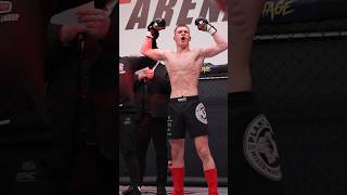 16 Jähriger gewinnt im MMA Cage shorts [upl. by Lanaj33]