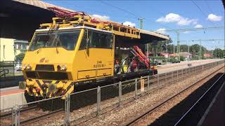 9236 002 MÁV FJM02 villamos felsővezeték szerelő jármű halad át Siófok vasútállomáson [upl. by Foy]