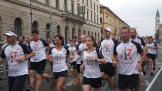 39 SportScheck Stadtlauf München 2017 Start 10 km Lauf 2 Gruppe [upl. by Elonore]