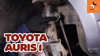 Wie TOYOTA AURIS 1 Koppelstange  Pendelstütze vorne wechseln TUTORIAL  AUTODOC [upl. by Ellennaj31]