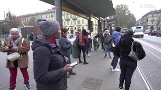 Sciopero trasporti a Torino metro chiusa e file di gente in attesa [upl. by Teplitz767]