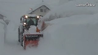 Schneechaos in Österreich  Vielfach kein Durchkommen mehr [upl. by Derag709]