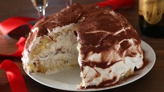 ZUCCOTTO DI PANDORO CON PANNA E NUTELLA Ricetta facile [upl. by Feodor]