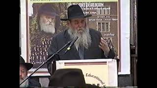 Rabbi Moshe Kotlarsky greeting the Oholei Torah Talmidei Hashluchim Tishrei 2004 [upl. by Charlot]