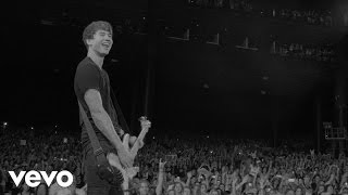 5 Seconds Of Summer  Shes Kinda Hot Live [upl. by Nats]