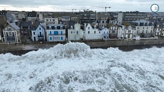 Enorme golven door storm Ciarán in Frankrijk 02112023 [upl. by Laban]