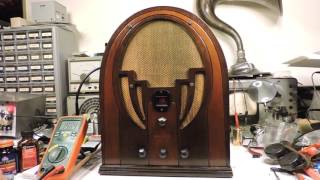 Philco model 38 farm radio uses AB and C batteries about 1933 [upl. by Atrebla95]