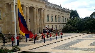 Honores a la Bandera de Colombia  Banda de Guerra Guardia Presidencial [upl. by Idner]