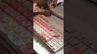 Removing keycaps from my mechanical keyboard keycaps removekeycaps asmr keyboard [upl. by Nudnarb686]