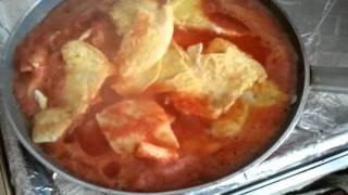 Huevos en salsa roja [upl. by Darrin]