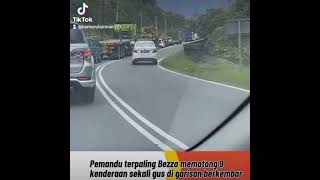 abang kereta ini memandu kereta yang bahaya memotong lori di atas dalam [upl. by Ettenaj]