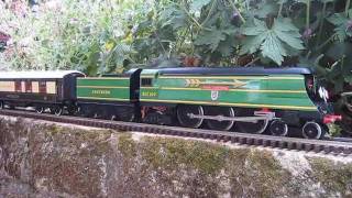 Electric O Gauge Trains Running In The Garden  July 2011  A  OO 00 8 [upl. by Panta807]