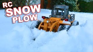 30 AWESOME RC Snow Plow  Huina1586  TheRcSaylors [upl. by Lednem]