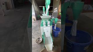 High quality rubber roller rice mill ricemill machine backbone farmer [upl. by Pascal]