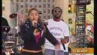 Shakira  Hips dont lie  Live at Today Show 042806 [upl. by Eveivenej803]