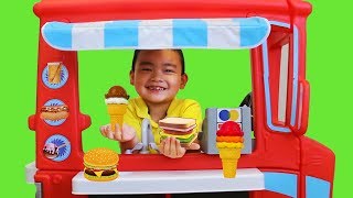 Lyndon Pretend Play with Ice Cream Food Truck [upl. by Engdahl]