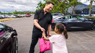 Elon Musk Buys Lemonade At Girl’s Stand Returns The Next Day To Surprise Her [upl. by Hajan119]