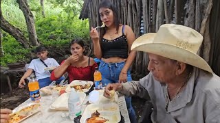 disfrutando una rica Cena con don Santos gracias a un suscriptor🤗aventuras salvadoreñas [upl. by Kcirtapnaes755]