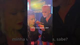 Nos Bastidores do Rock in Rio Xuxa conhece outra Rainha Cyndi Lauper [upl. by Sivra541]