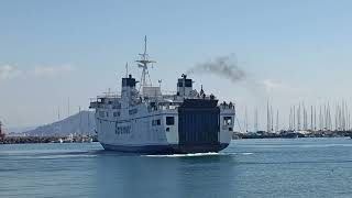 CAREMAR DRIADE  In manovra dormeggio nel porto di Procida  17032024 [upl. by Nairrad]