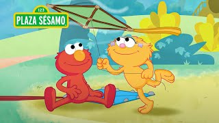 Plaza Sésamo Elmo y Zoe aprenden la diferencia entre pesado y ligero [upl. by Assennev]