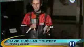 Reportero cae en charco [upl. by Clerissa]