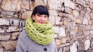 Arm Knitting  Infinity Scarf in 30 Minutes [upl. by Meenen]