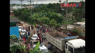 Vecinos impiden que agentes de la policía arresten a jóvenes en La Habana Cuba [upl. by Llehcal682]