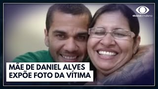 Mãe de Daniel Alves expõe foto da vítima  Jornal da Noite [upl. by Mcdermott489]